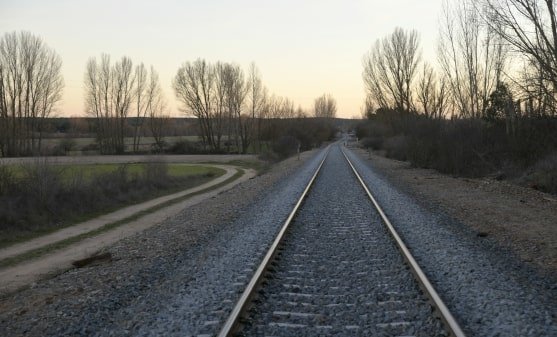 Adif destina 37,3 millones al perfilado de carril de la red convencional y tramos singulares de Cercanías